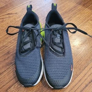 100% Authentic Boys Nike Air Max 270 (Size 3Y)